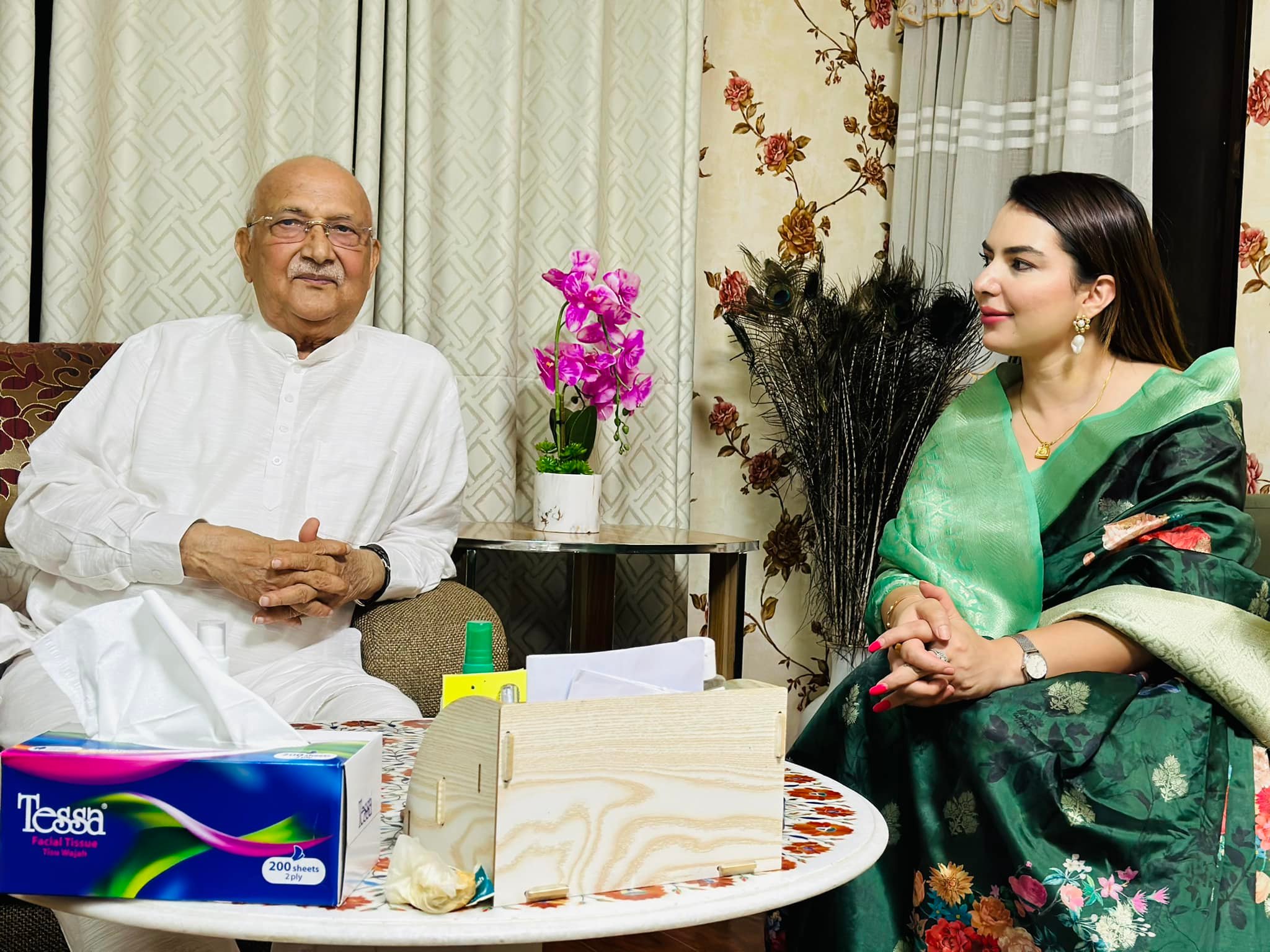 नागरिक उन्मुक्ति छाडेकी धमला पत्नी एलिजा ओलीलाई भेट्न बालकोटमा