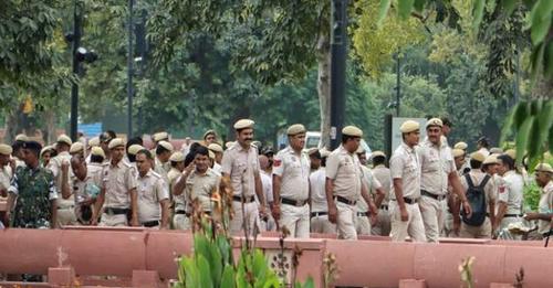 चीनलाई सपोर्ट गरेको भन्दै भारतिय पत्रकारको घरमा दिल्ली पुलिसको छापा