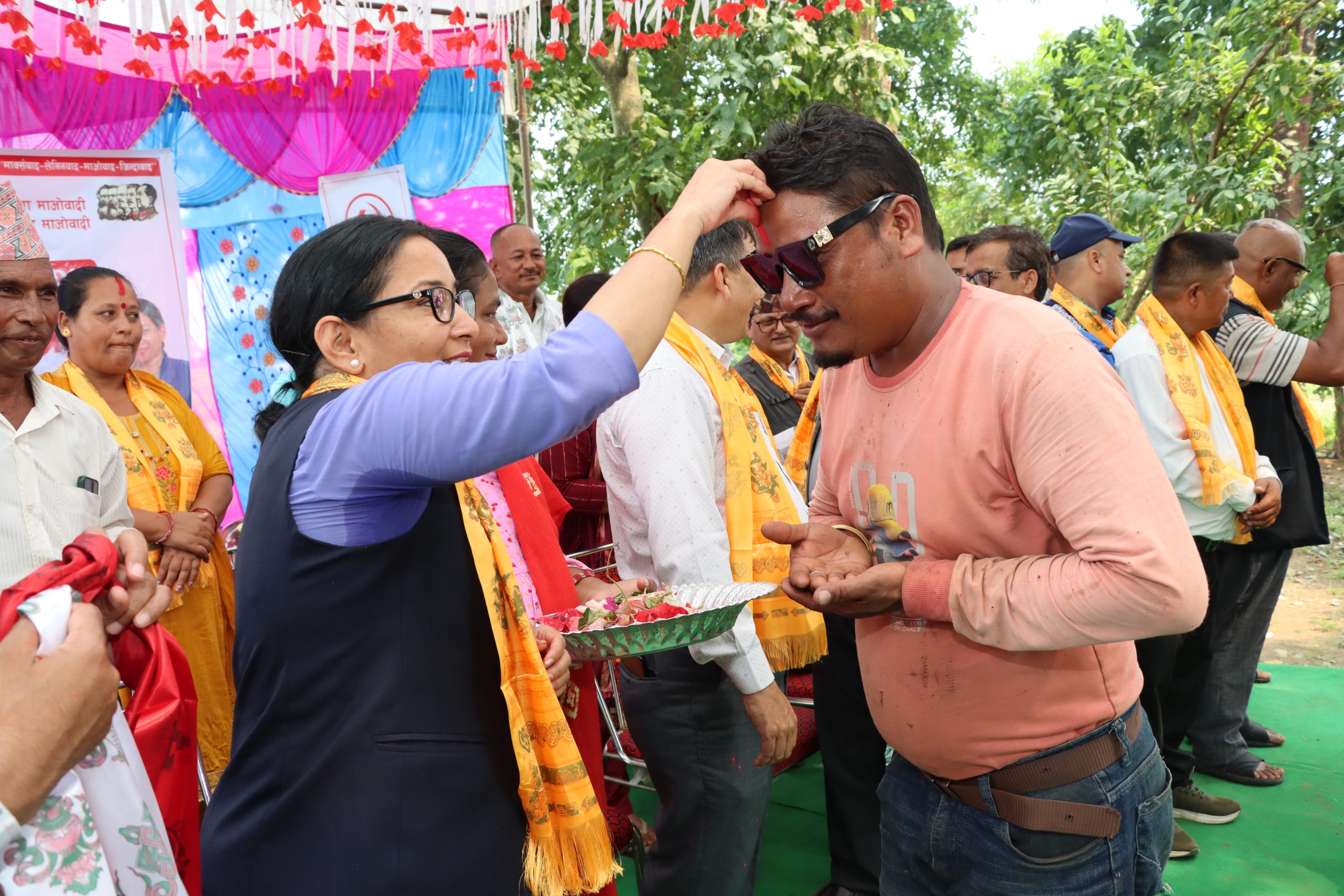 चितवनमा काँग्रेसको सिंगो वडा कमिटीसहित २८३ जना माओवादी केन्द्र प्रवेश