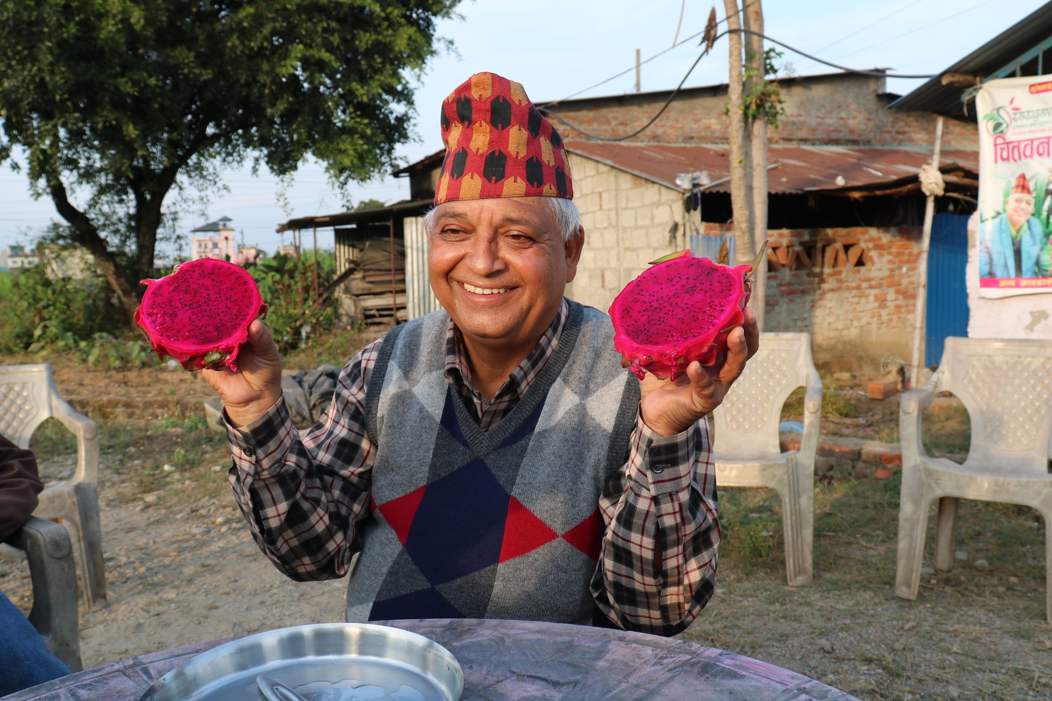 सुवेदीका फार्ममा एक किलो बढीका ड्रागन