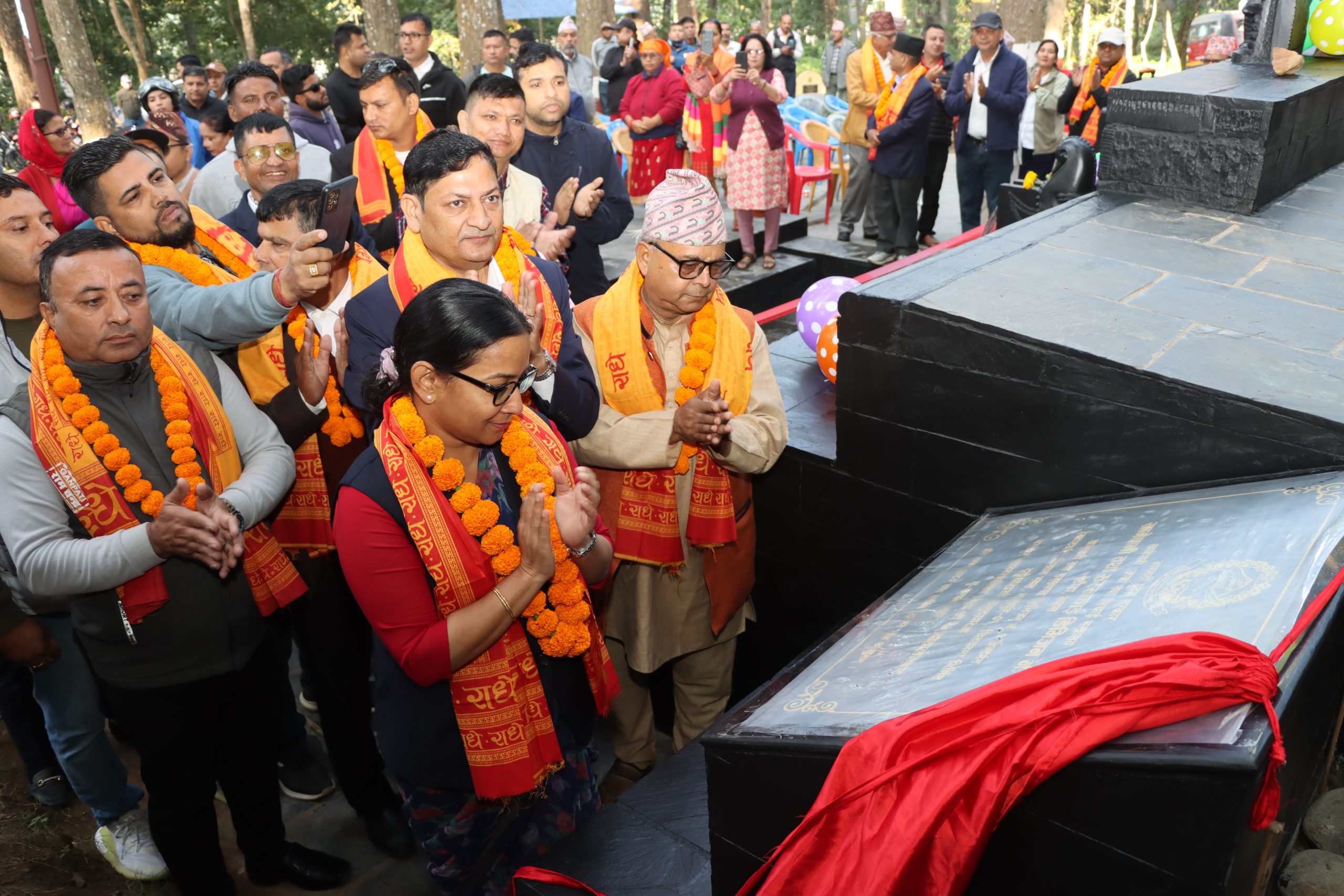 भरतपुरको देवघाटमा निर्माण भने प्राचिन कलात्मक ढुङ्गे धारा, मेयर रेनुद्धारा  उद्घाटन