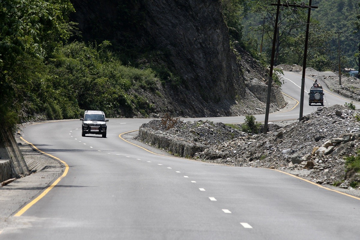 नारायणगढ–मुग्लिन सडक चार घण्टा बन्द हुने