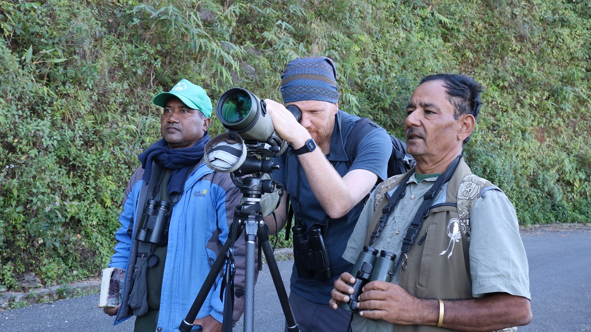 काँडेभ्याकुर हेर्न चितवनको उपरदाङगढीमा विदेशी पर्यटक