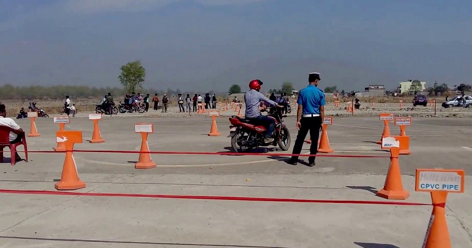 बिचौलियामार्फत ट्रायल नै नदिई घरघरमै लाइसेन्स