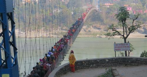देवघाटको झोलुङ्गे पुल जोखिममा,नयाँ पुल बनाउन माग