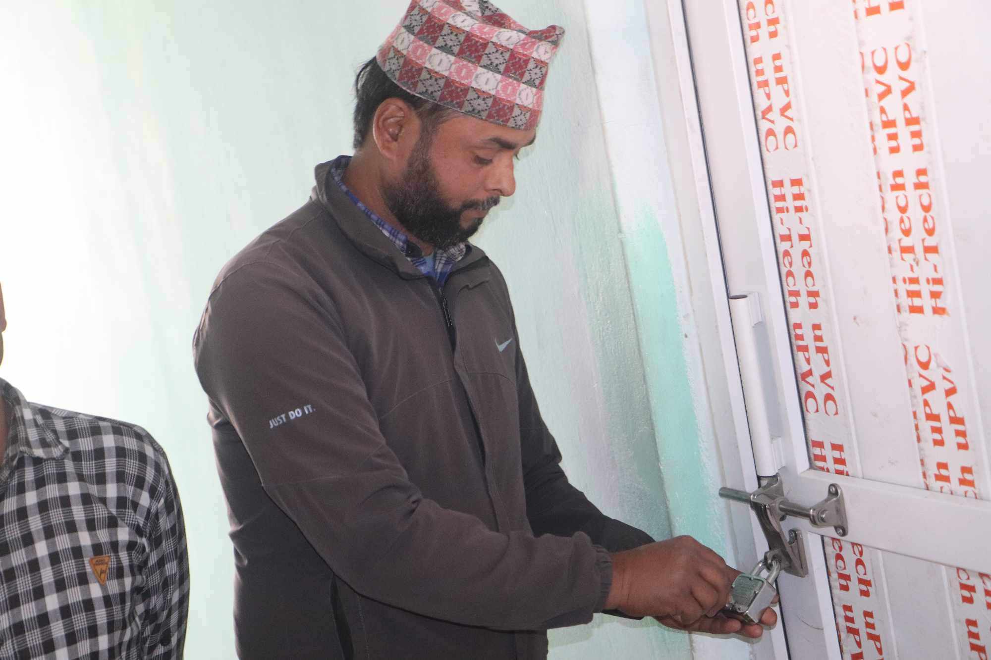 अदालतमा हारपछि तालाबन्दी गरेर मेयरमाथि प्रहार