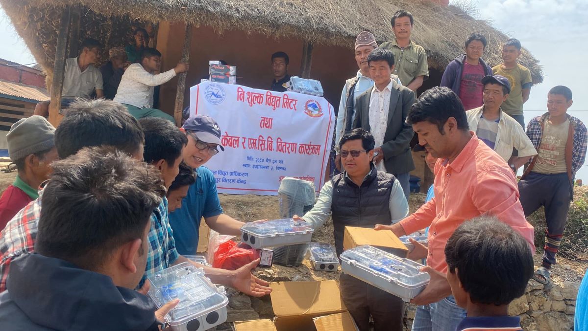 बिजुलीले झलमल्ल चितवनको दुर्गम गाउँ मायाटार