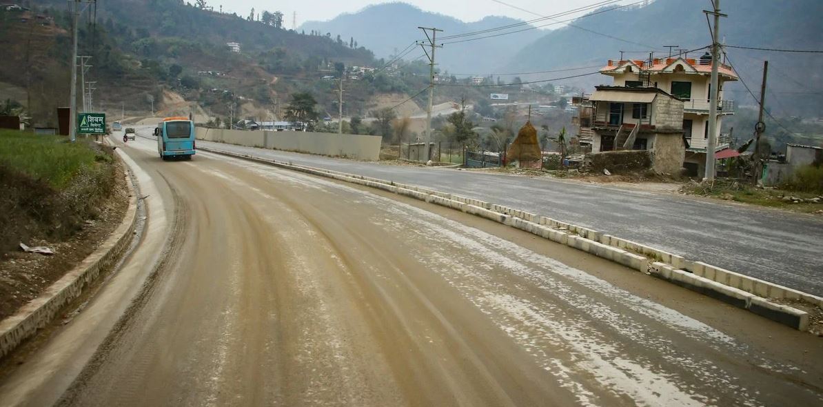 मुग्लिन–पोखरा सडक विस्तार : पहिरा जाने सम्भावित स्थानमा वर्षाअघि कालोपत्र नगरिने