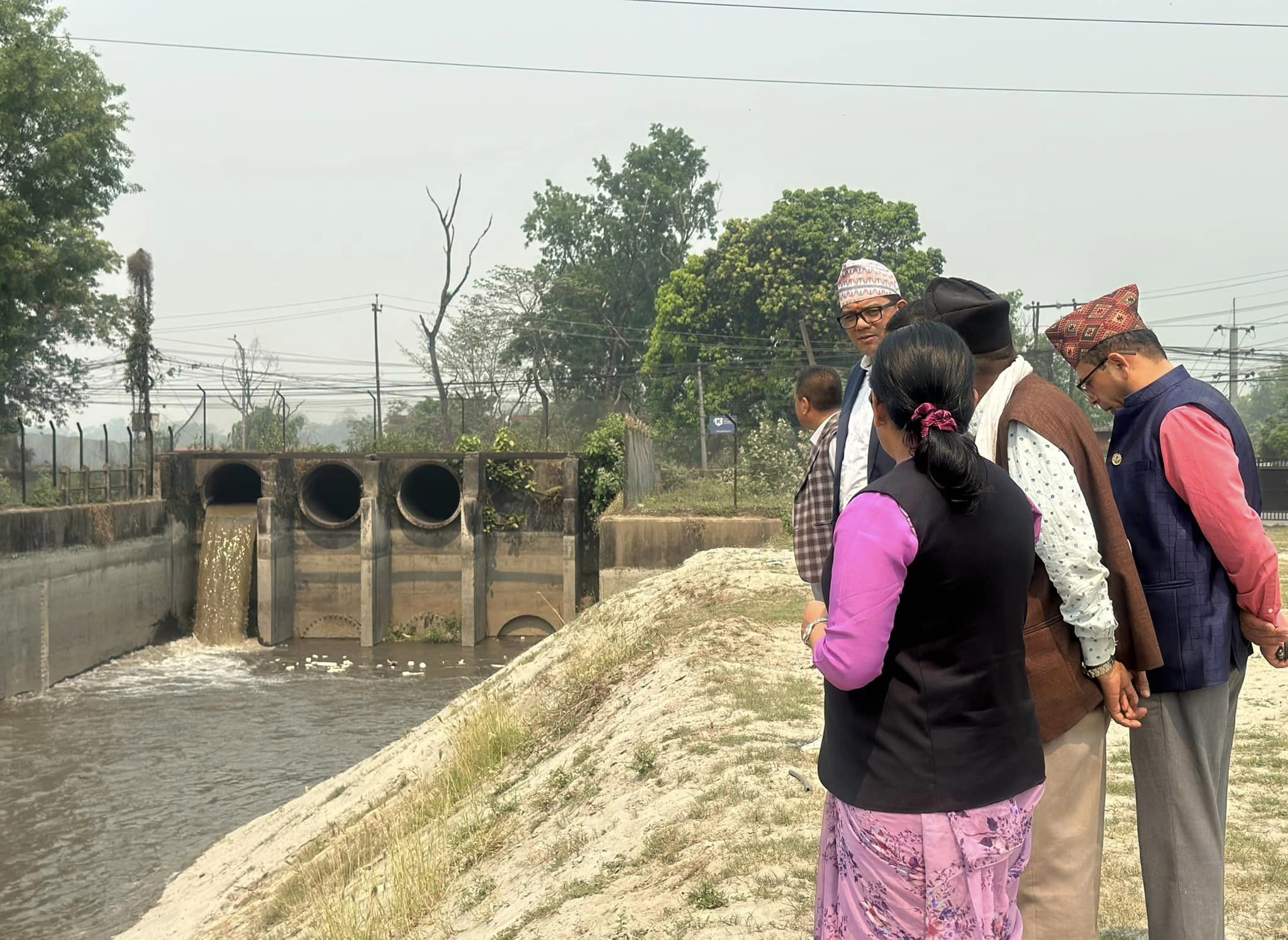 खडेरीले मकै सुक्न थालेपछि नारायणी लिफ्टबाट पानी छाडियो