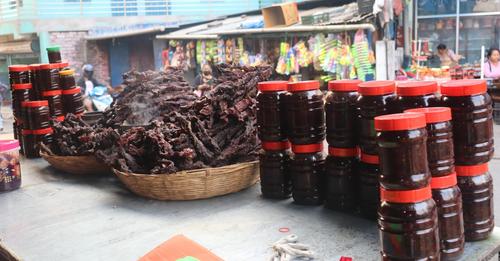 धरानमा फस्टाउँदै सुकुटीको व्यापार