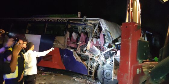 चितवनमा चारवटा सवारीसाधन एकैठाउँमा ठोक्किँदा एकजनाको मृत्यु, २३ जना घाइते