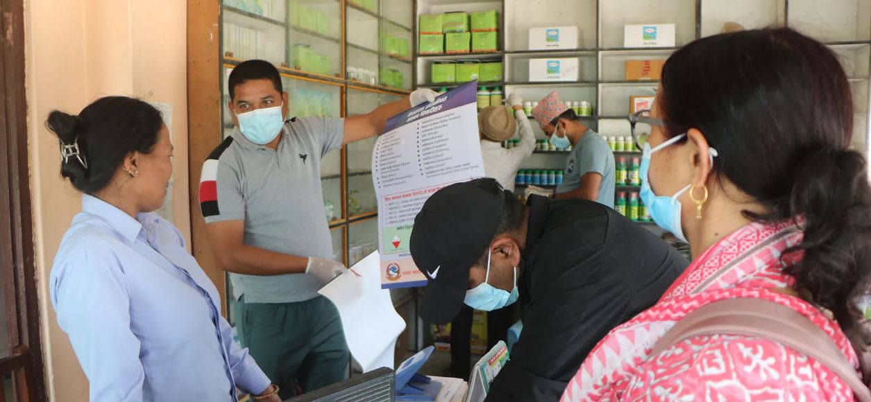 चितवनमा खाद्य सामग्री र पशुजन्य औषधि एकै ठाउँबाट बिक्री गर्नेलाई कारबाही