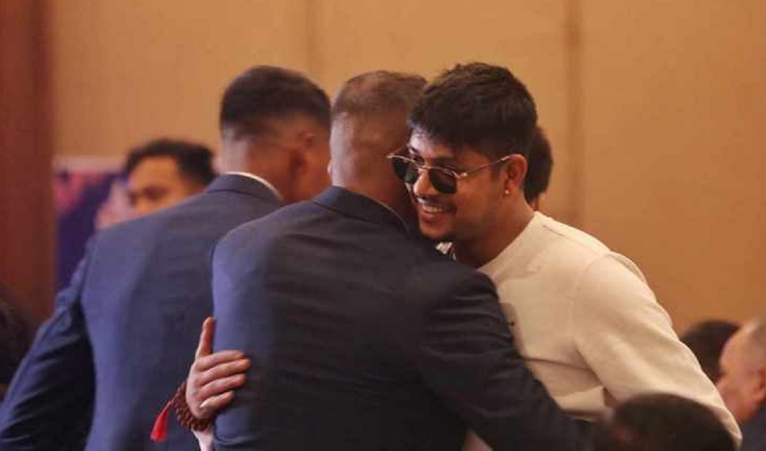 विश्वकप खेल्ने नेपाली क्रिकेट टोलीको बिदाइमा पुगे सन्दीप लामिछाने पनि