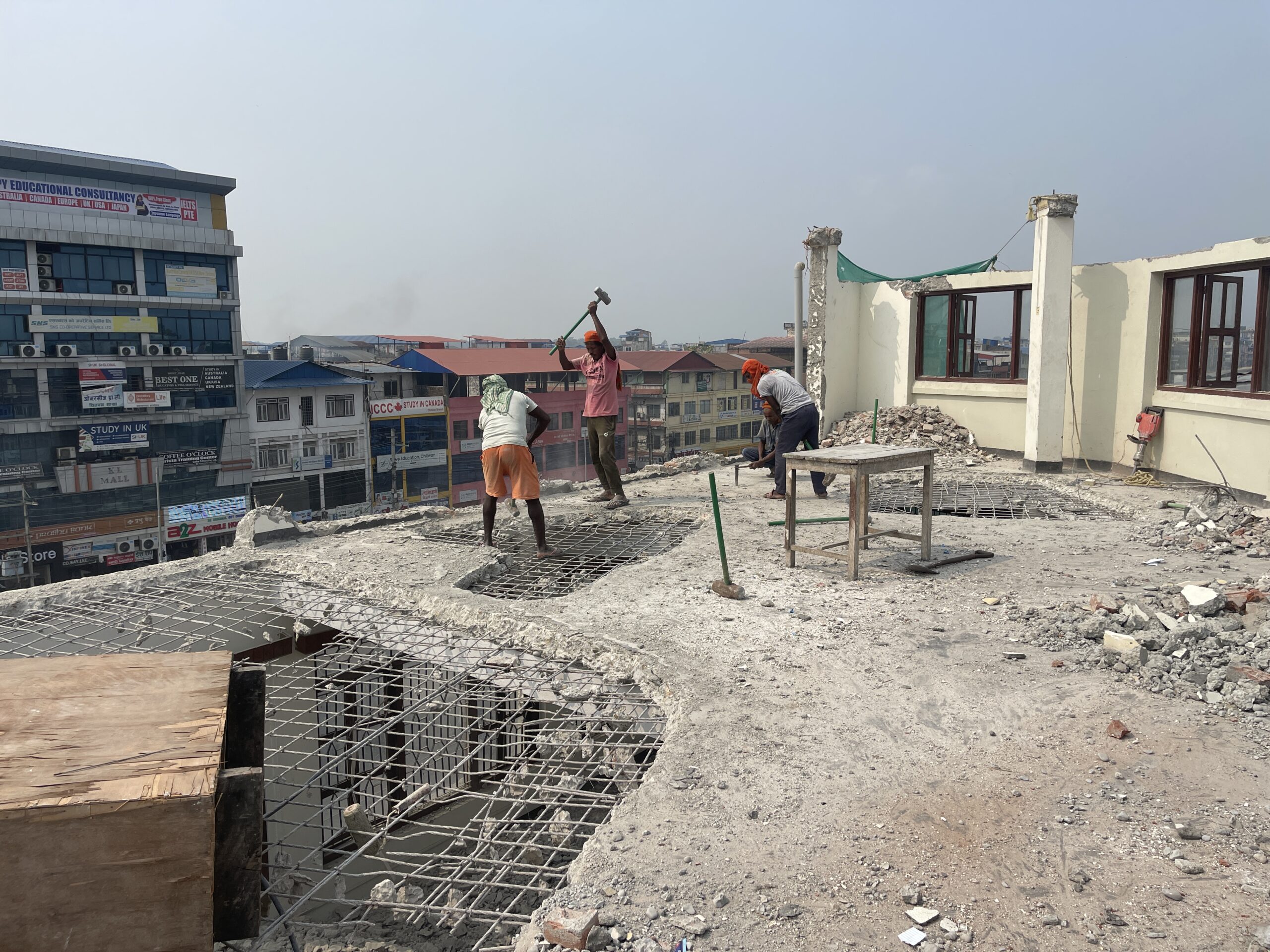 पुंगी खोलामा पर्ने मापदण्ड विपरितका संरचना घरधनीले आफैले भत्काउन थाले