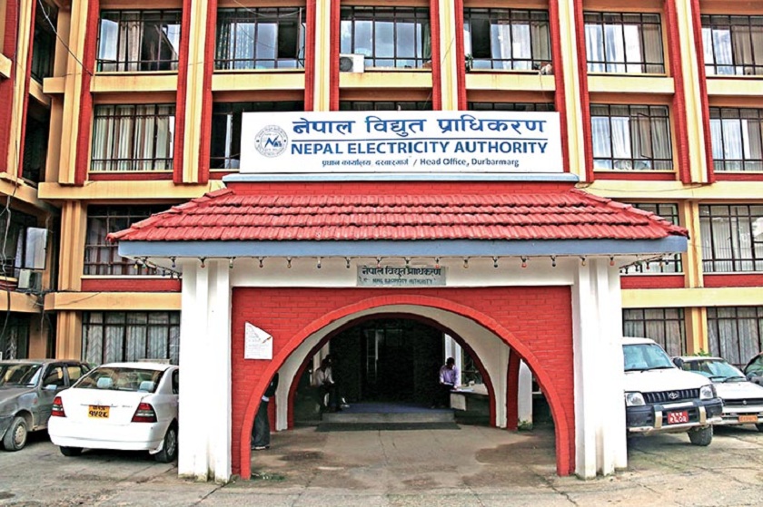 आज १२ बजेभित्र काटिएको विद्युत लाइन जोड्न निर्देशन