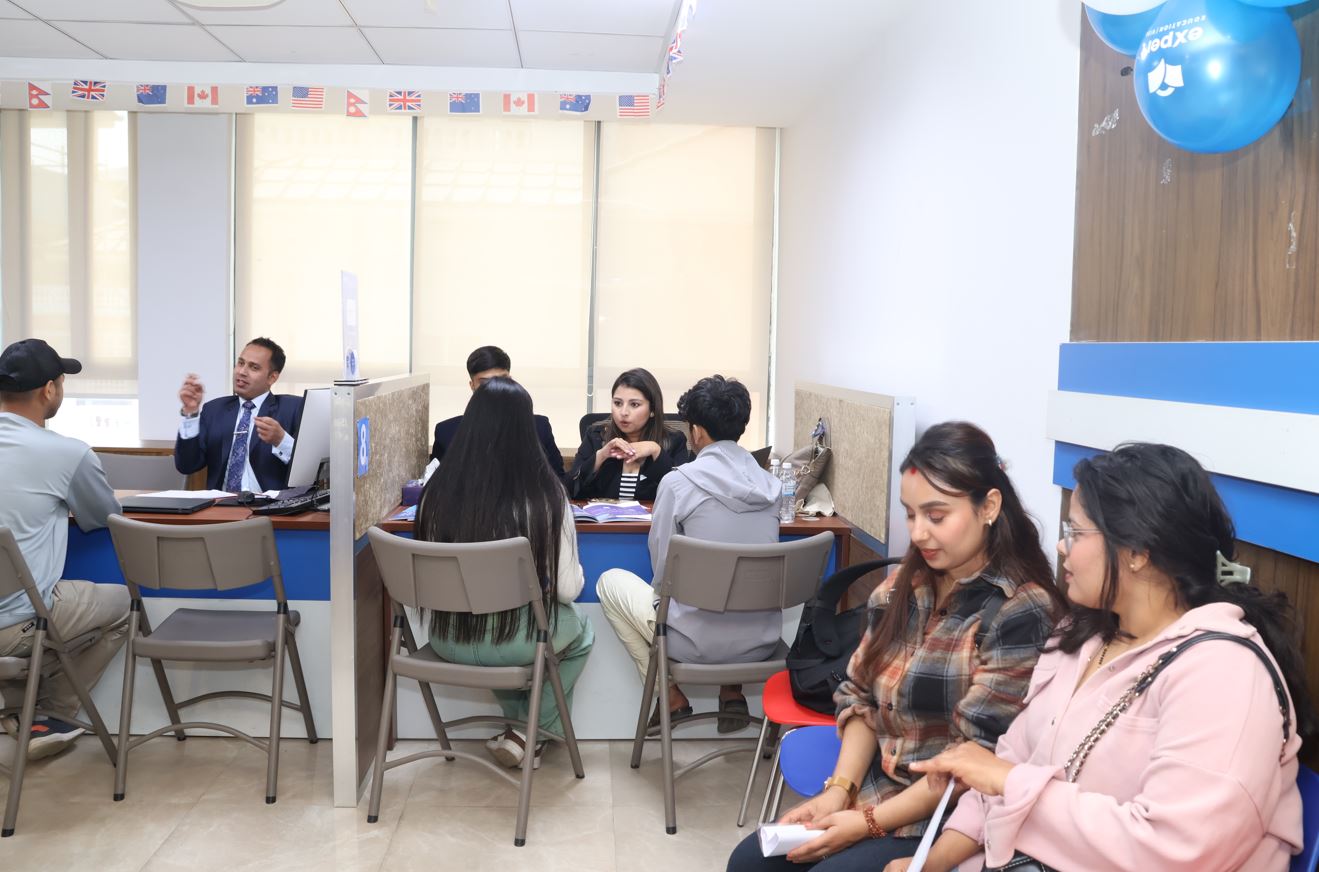 चितवनको ‘एक्सपर्ट एडु फेयर’मा विद्यार्थीको घुइँचो