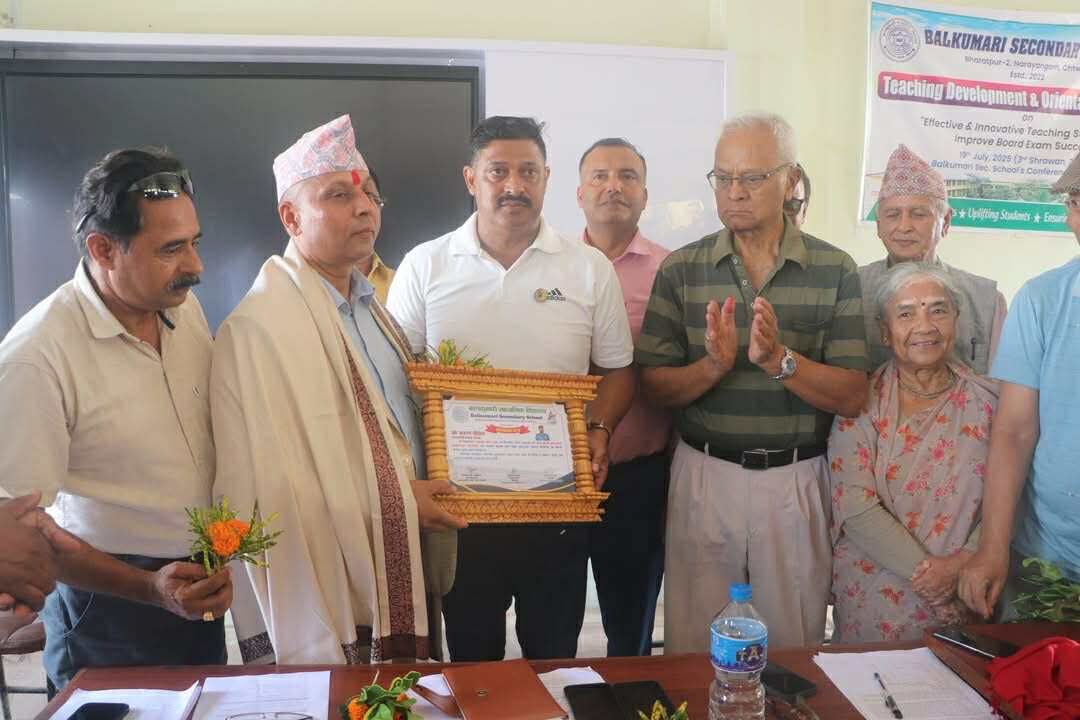 चितवनमा सम्मान गरियो डिआइजी अरूण पौडेललाई