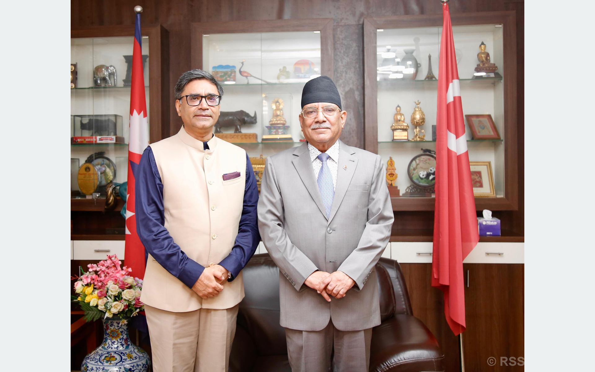 अध्यक्ष दाहालसँग विदेशसचिव मिश्रीको शिष्टाचार भेट