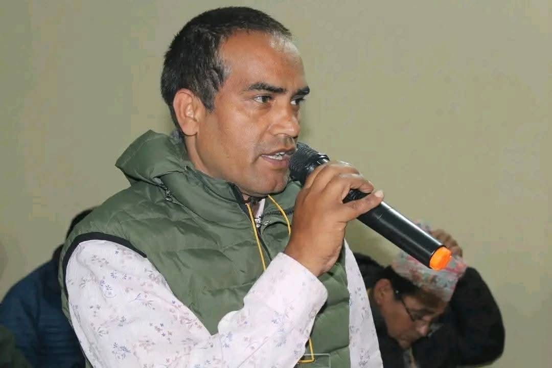 कालोमोसो दलेको आरोपमा नेकपा बहुमत चितवनका जिल्ला सेक्रेटरी खड्का पक्राउ