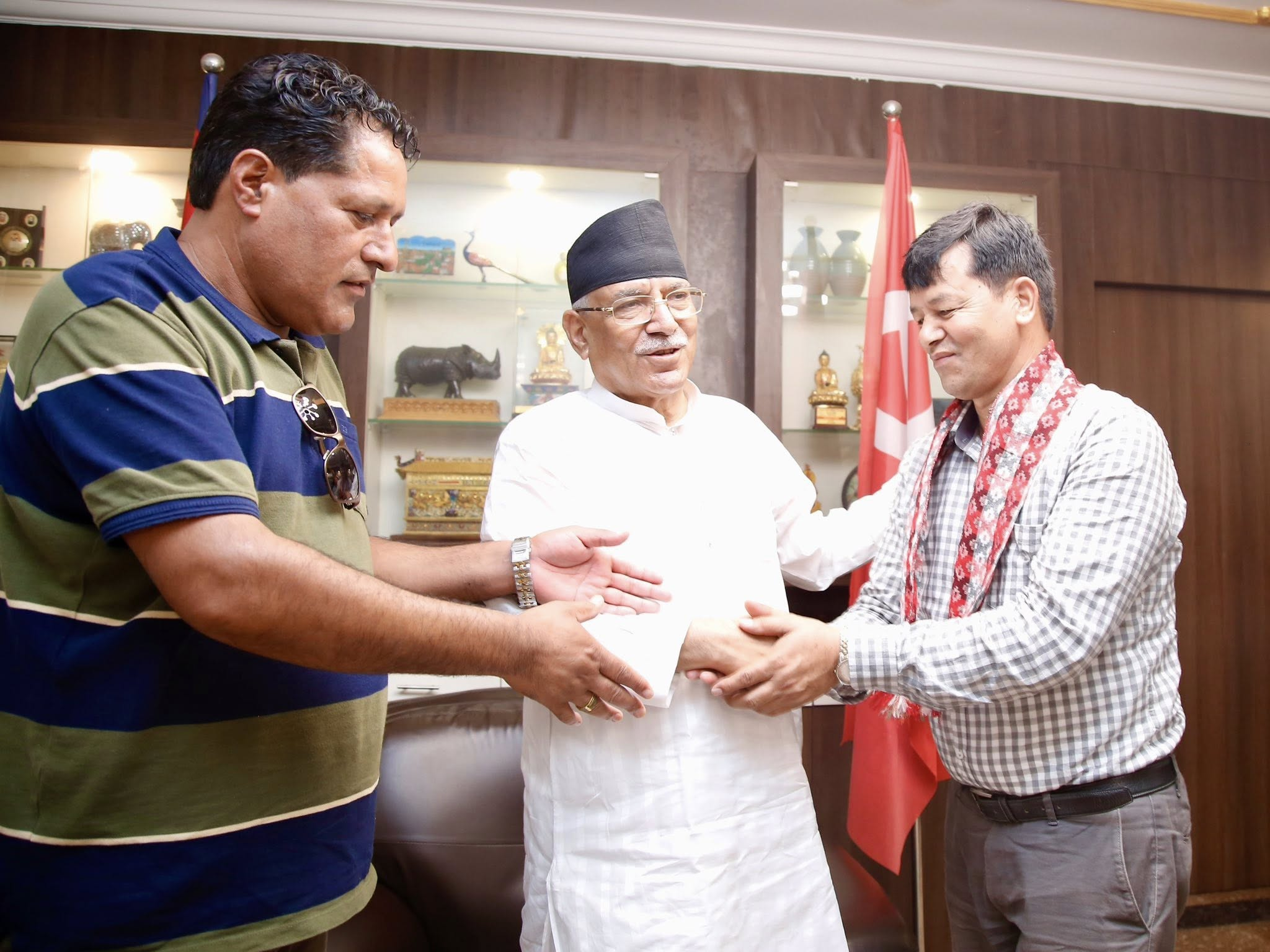 माओवादी केन्द्रमा प्रवेश गरे एमाले केन्द्रीय परिषद् सदस्य कुँवर