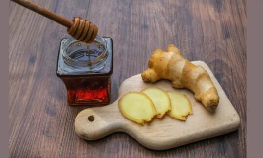 खाली पेटमा अदुवा र मह खानुहोस्, आधा दर्जन रोगवाट मुक्त हुनुहोस्