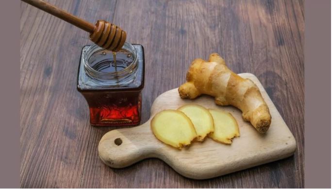 खाली पेटमा अदुवा र मह खानुहोस्, आधा दर्जन रोगवाट मुक्त हुनुहोस्