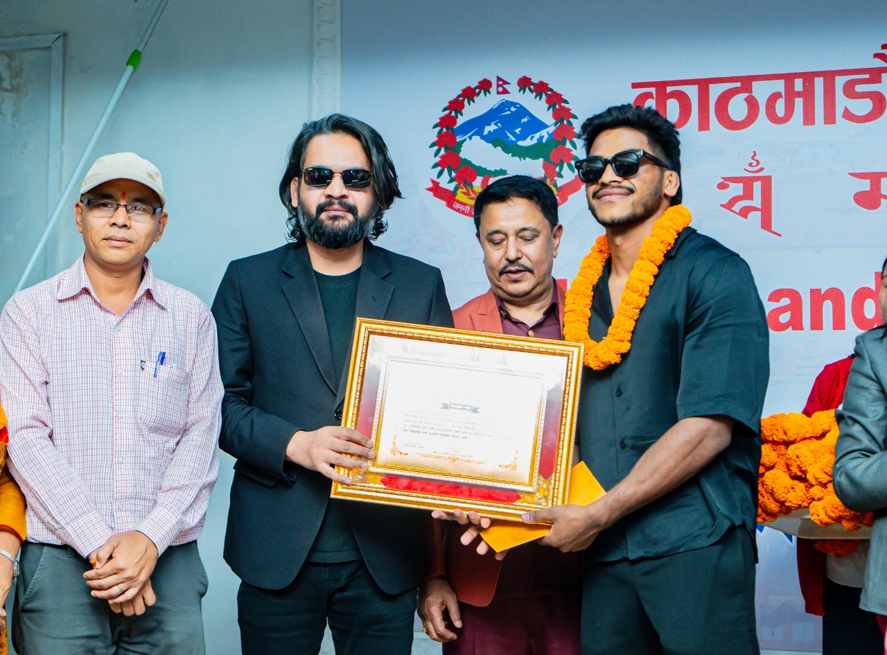 रबिन्द्र ढाँटलाई २ लाख तथा खोखो विश्वकप उपबिजेता टोलीलाई ११-११ लाखलेकाठमाडौं महानगरको सम्मान