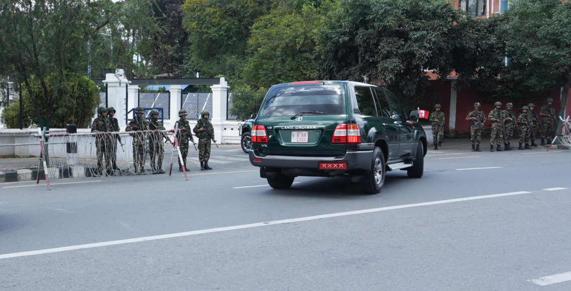 राष्ट्रपति भेट्न शीतलनिवास पुगे प्रधानसेनापति
