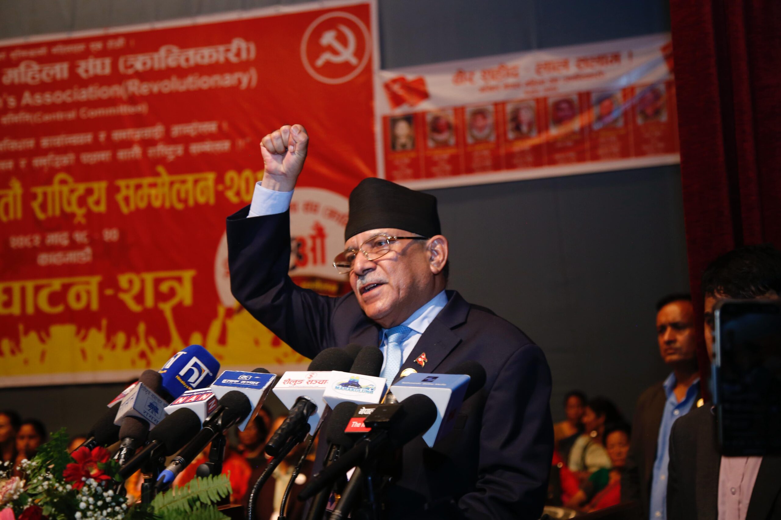 जनयुद्वमा महिलाले देखाएको त्याग र बलिदान बिना गणतन्त्र सम्भव: थिएन: प्रचण्ड