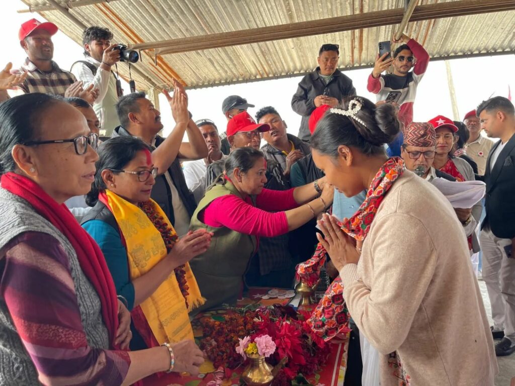 भरतपुर–२५ का १६० बढी राप्रपा कार्यकर्ता नेकपा प्रवेश, रेनु दाहालद्वारा स्वागत